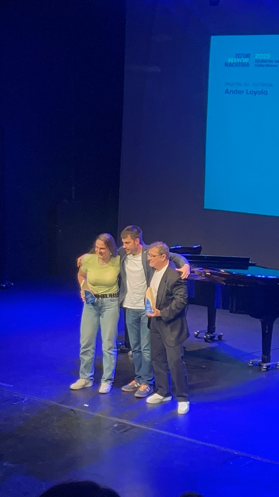 El Maestro Juan Cruz Izura galardonado como el mejor técnico masculino. Zizur Mayor 05-06-25